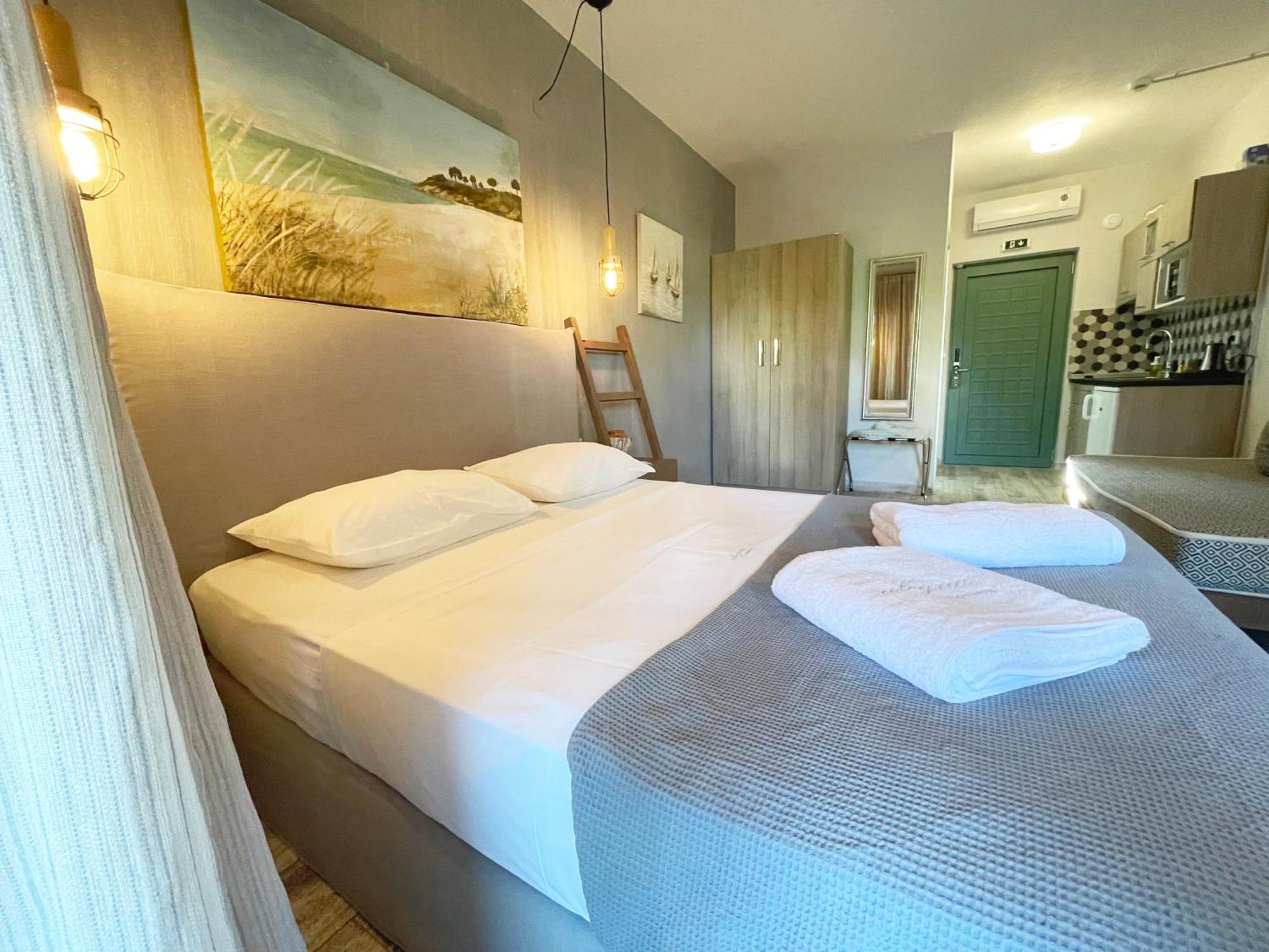 Alegria Suites Nikiti  Exterior photo